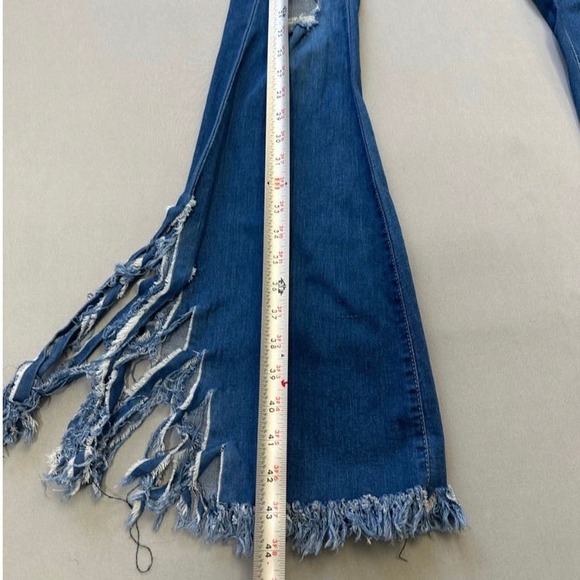 Boot Cut/ Bell Bottom Distressed Hem Jeans- Size 5 - Picture 4 of 6